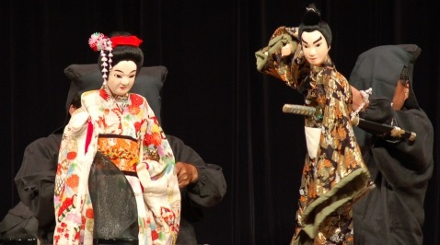 <p>edebiyat, sanat</p><p>文芸作品を読む。</p><p>Bungei sakuhin o yomu.</p><p>Edebi eserleri okuyorum.</p><p>文芸雑誌を購読します。</p><p>Bungei zasshi o kōdoku shimasu.</p><p>Edebiyat dergisini abone oluyorum.</p>