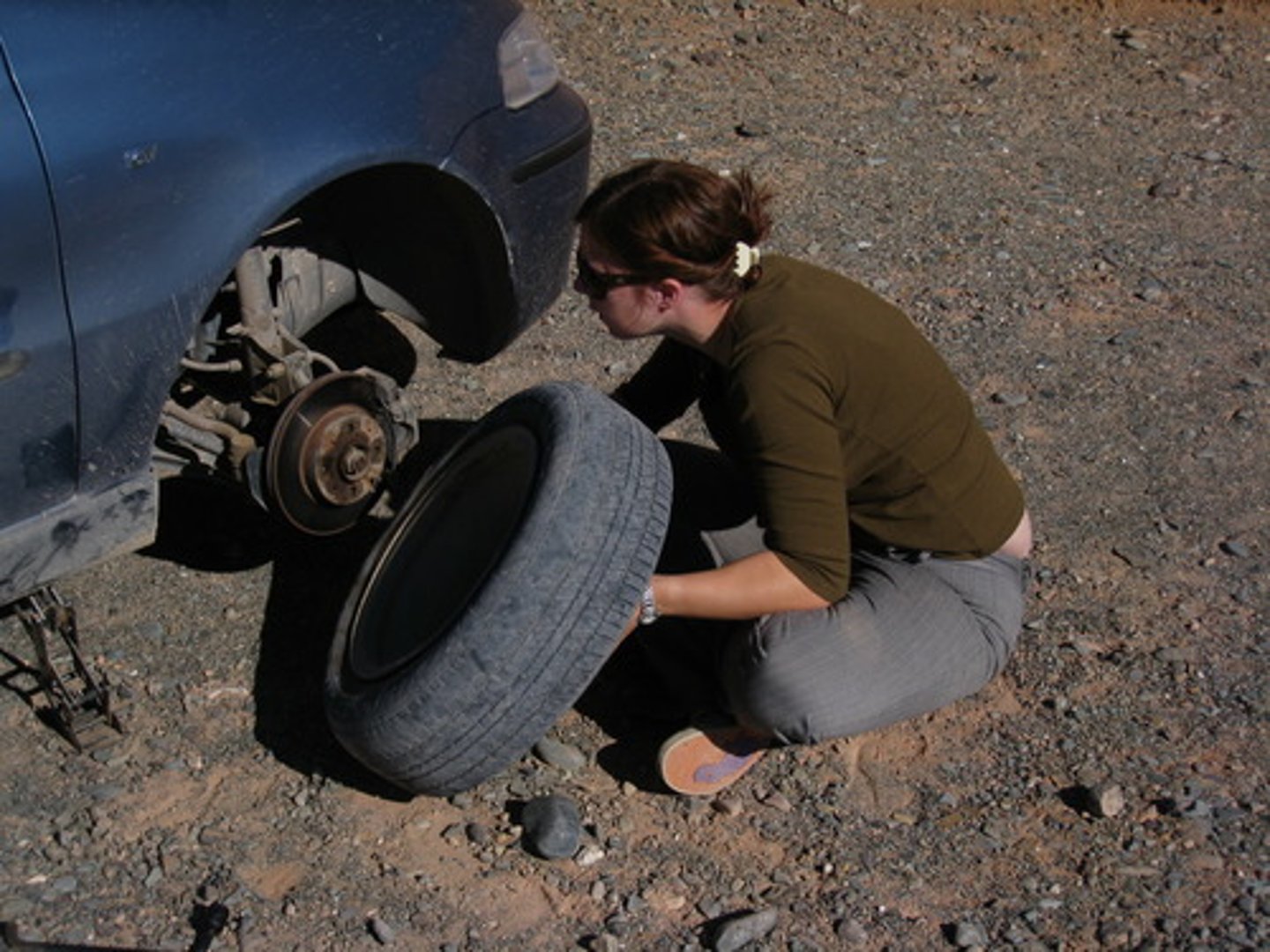 <p>to change the tire</p>