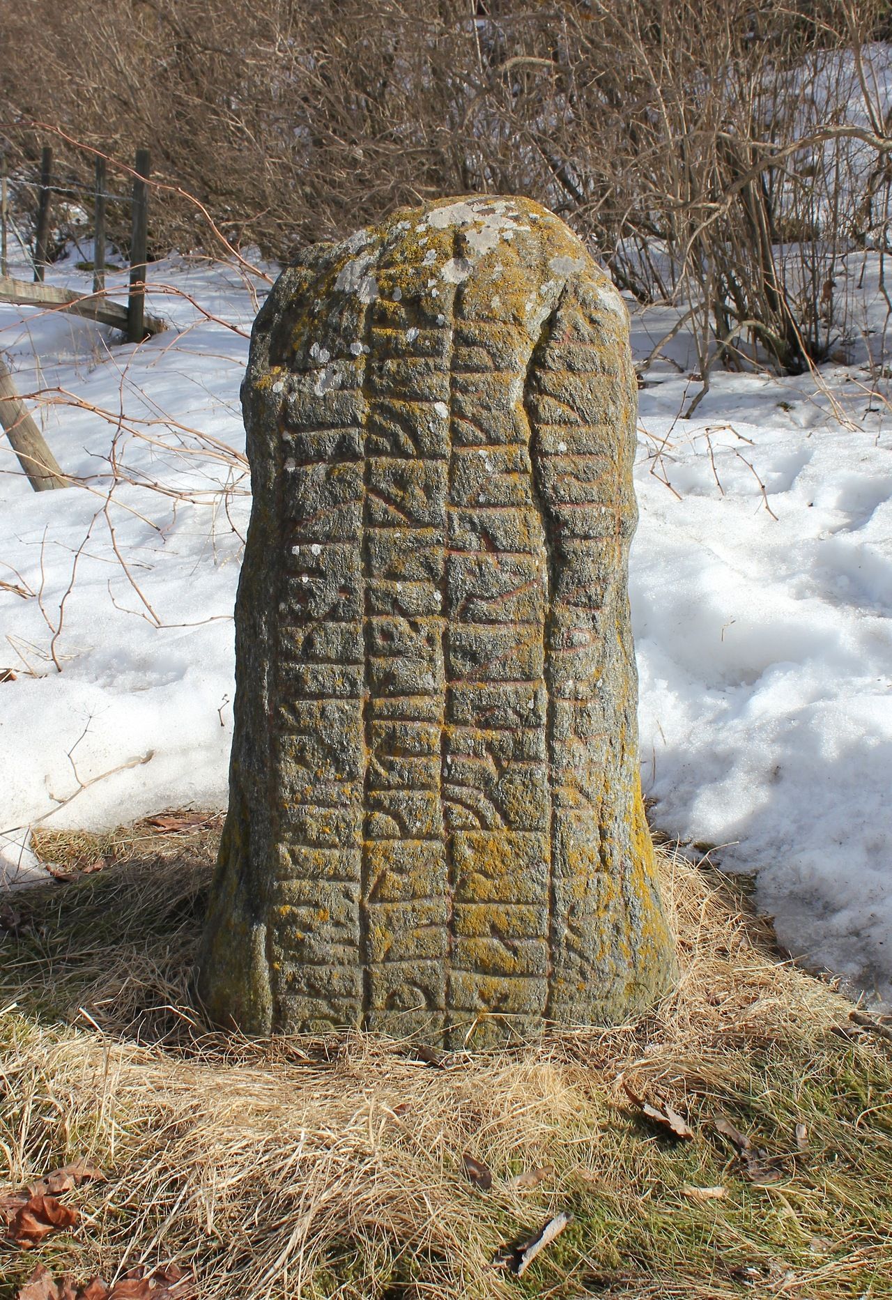 <p>large stones inscribed with runes, often commemorating the dead or marking historical events in Viking culture. </p>