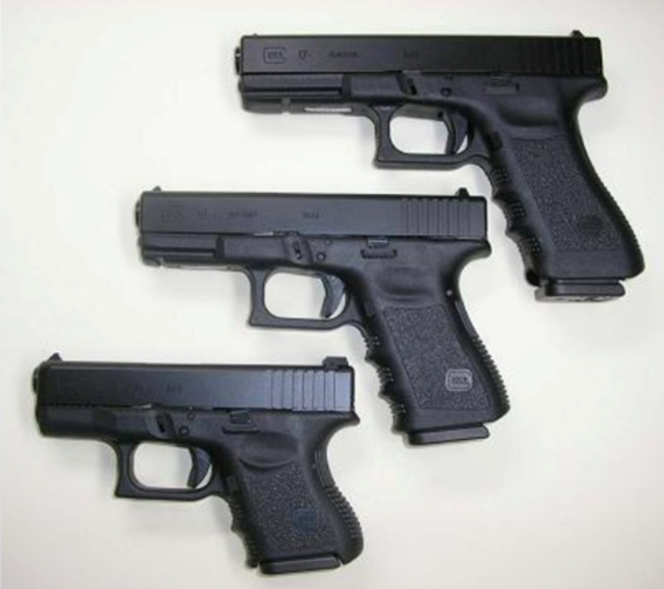 <p>-Held in one hand, easy to carry</p><p>-Not accurate</p><p>-Limited to the number of bullets that fit in the magazine</p><p>-Types: revolver, semi-automatic</p>