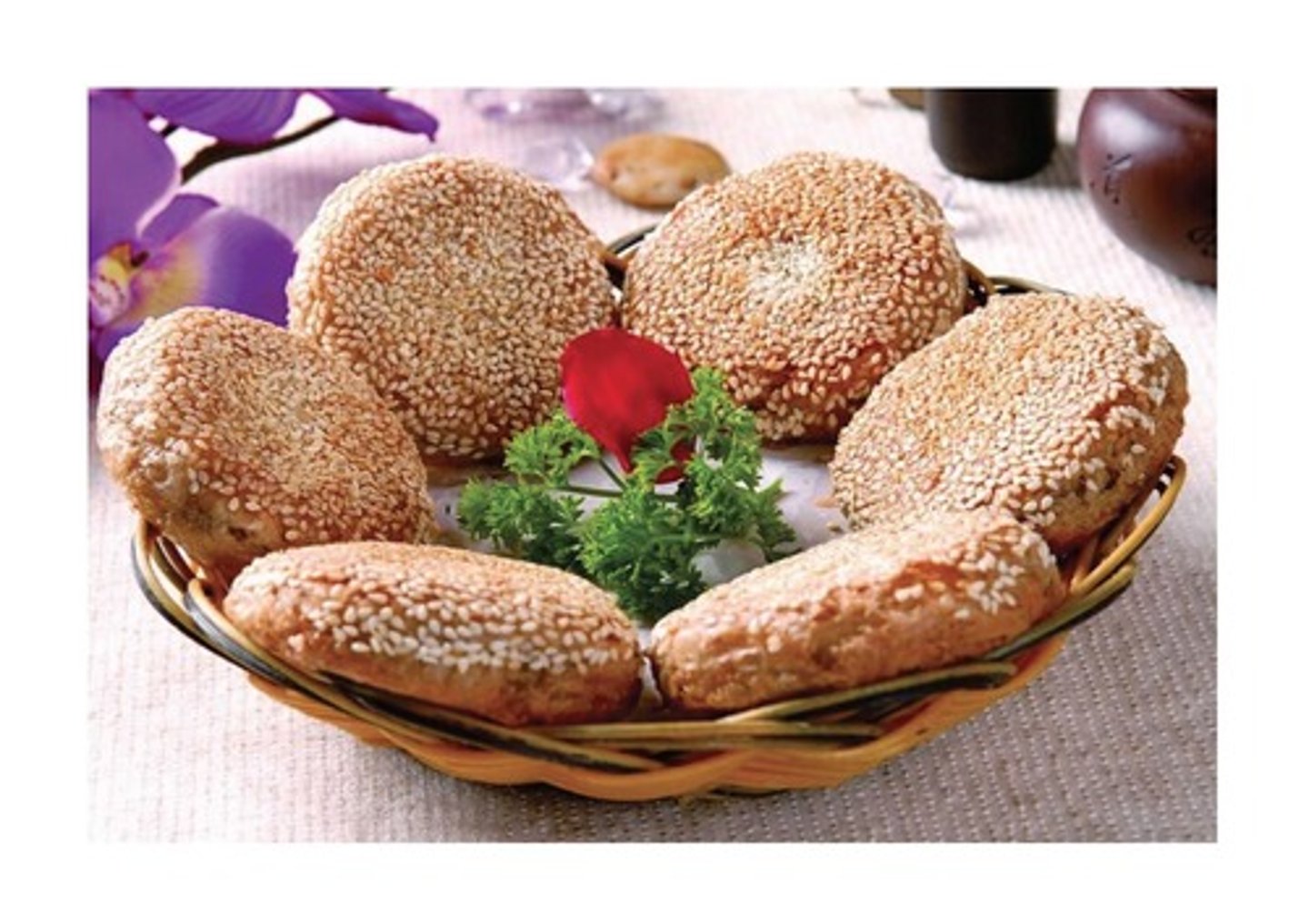 <p>zhīmabǐng - sesame biscuit</p>