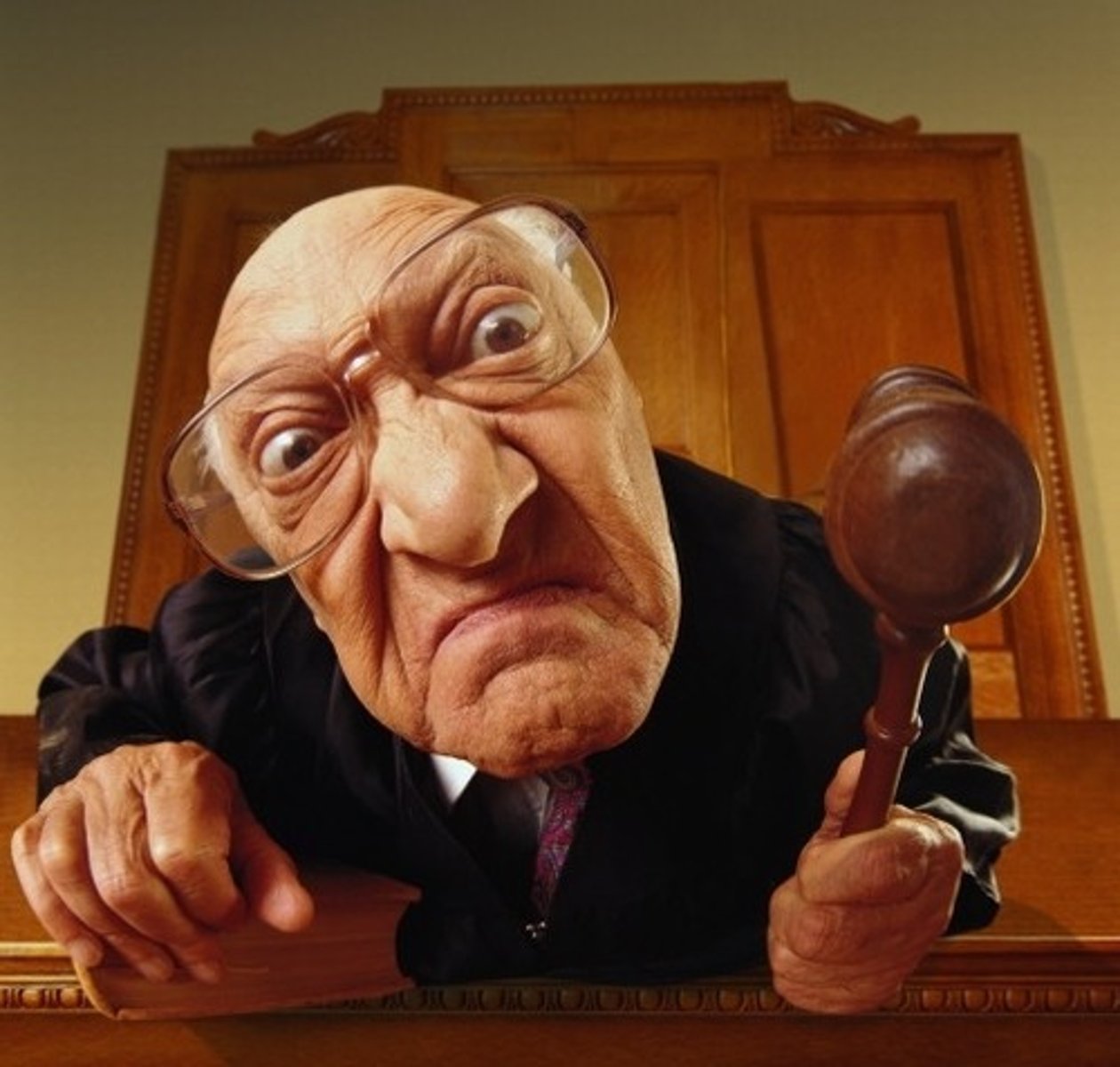 <p>judge</p>