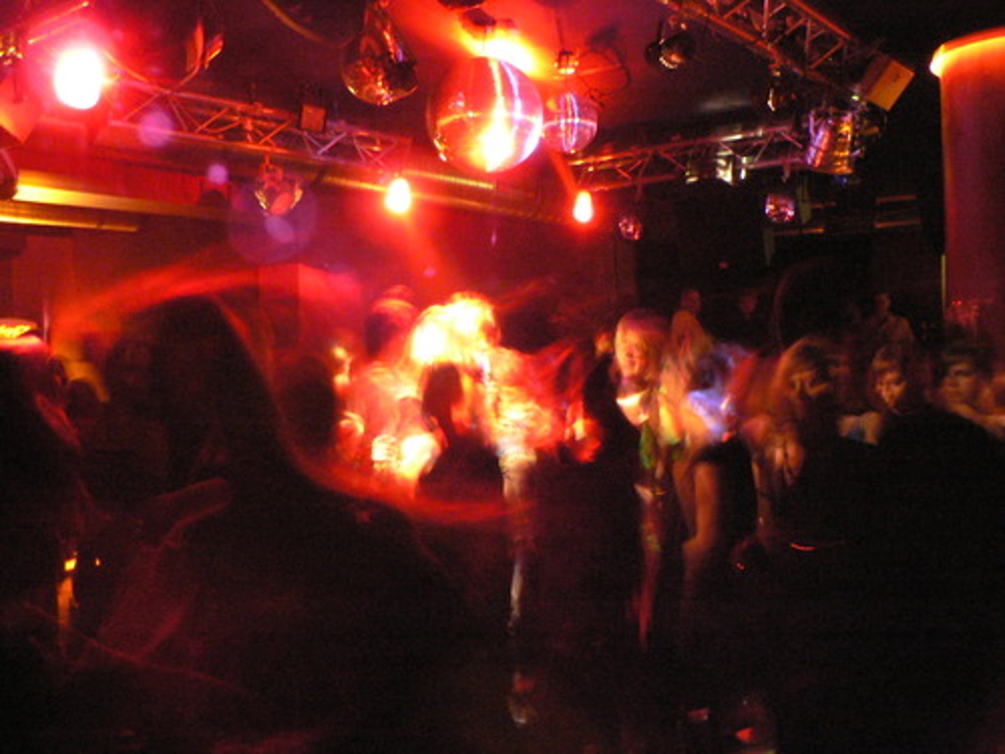 <p>discotheque; dance club</p>