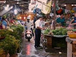 <p>We prefer shopping at the____ market as the meat and fish are always much fresher than at supermarkets.</p><p class="style_collocation__trans__nAf6q"><em>Chúng tôi thích mua sắm tại chợ ướt vì thịt và cá luôn tươi ngon hơn so với siêu thị.</em></p>