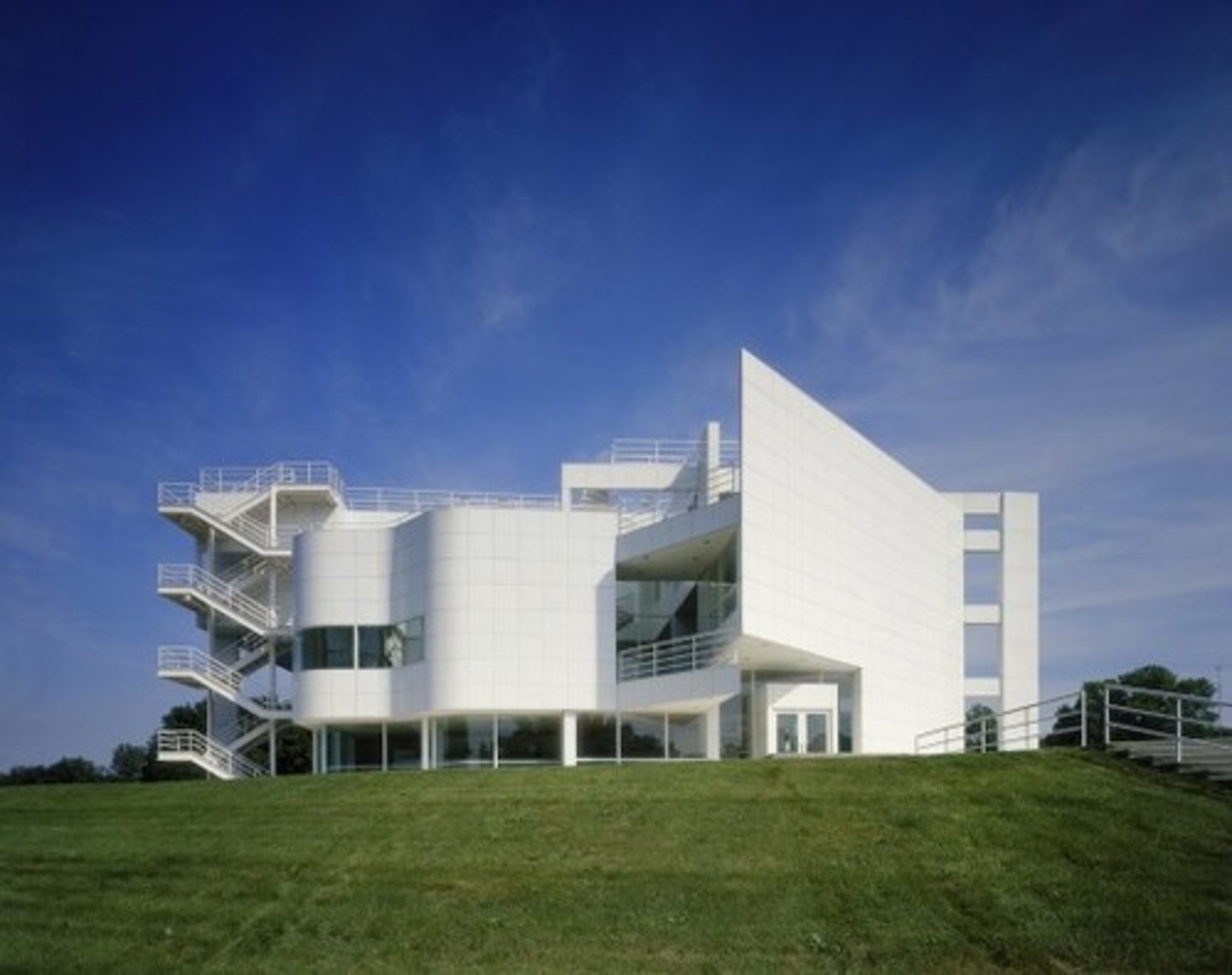 <p>Richard Meier</p><p>(Neo Modernism)</p>
