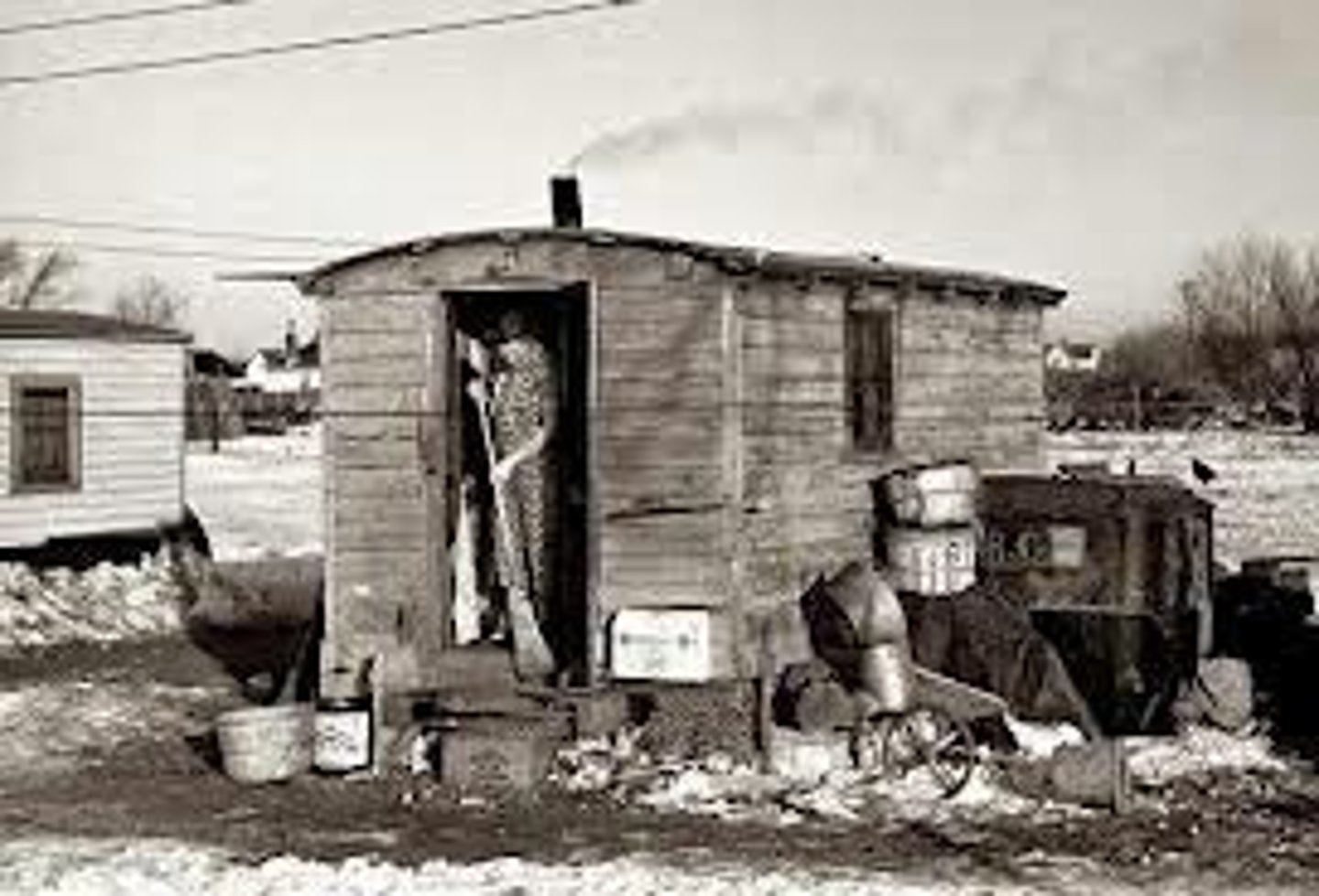<p>a small or simply constructed dwelling in a bad condition</p><p>Your house is a miserable h_____ compared with my palace.</p>