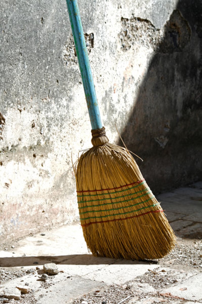 <p>Chổi quét nhà</p>