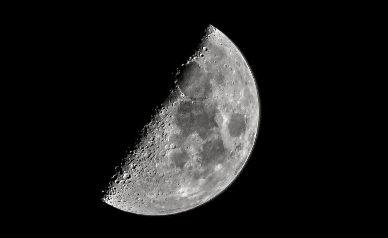 <p>What phase of the moon is this?</p>