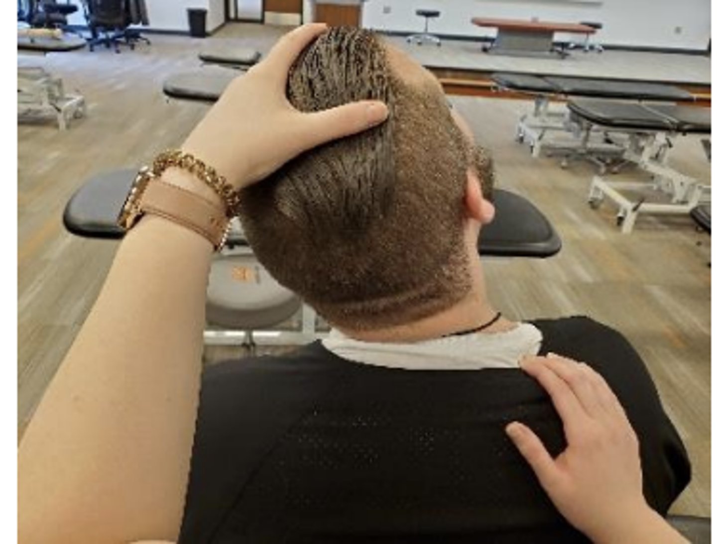 <p>e SARt</p><p>mainly movement of head/neck.</p><p>knee opposite of tenderpoint up</p>