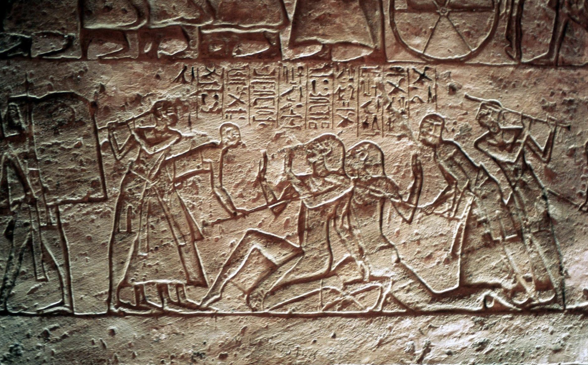 <ul><li><p>Ramesses II (egypt) vs. Muwatalli I (Hittites)</p></li><li><p>sources: visual scenes, letters, records, poem</p></li><li><p>outcome: Hittite claims to have won</p><ul><li><p>Kadesh peace treaty: less about peace, more abt mutual benefit &amp; stability</p></li></ul></li></ul><p></p>