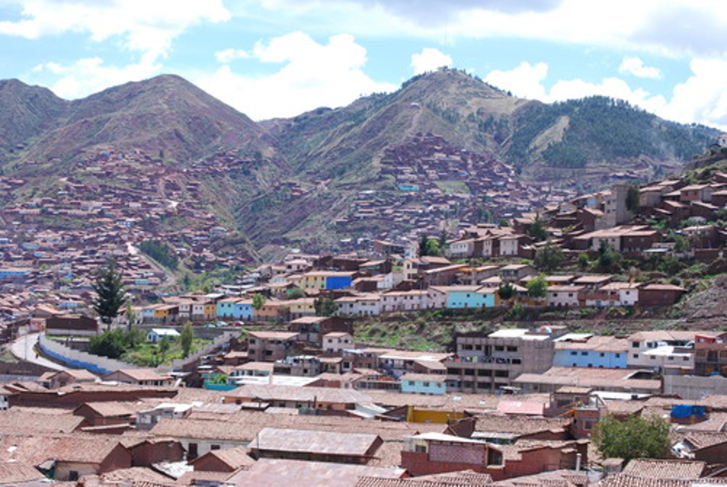 <p>the suburbs; outskirts</p>