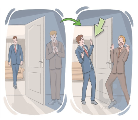 <p>Feeling or showing sudden shock or alarm. </p><ul><li><p>(Giật mình, kinh ngạc, hoảng hốt bất ngờ)</p></li></ul><p><strong>Dạng liên quan:</strong></p><ul><li><p><strong>Startle</strong> (Động từ nguyên thể - làm giật mình)</p></li><li><p><strong>Startling</strong> (Tính từ - gây ngạc nhiên)</p></li></ul><p></p>