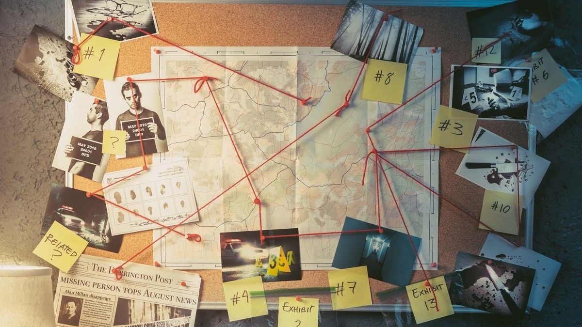 <p>The police found several _ _ _ _ _ at the scene of the crime.</p>