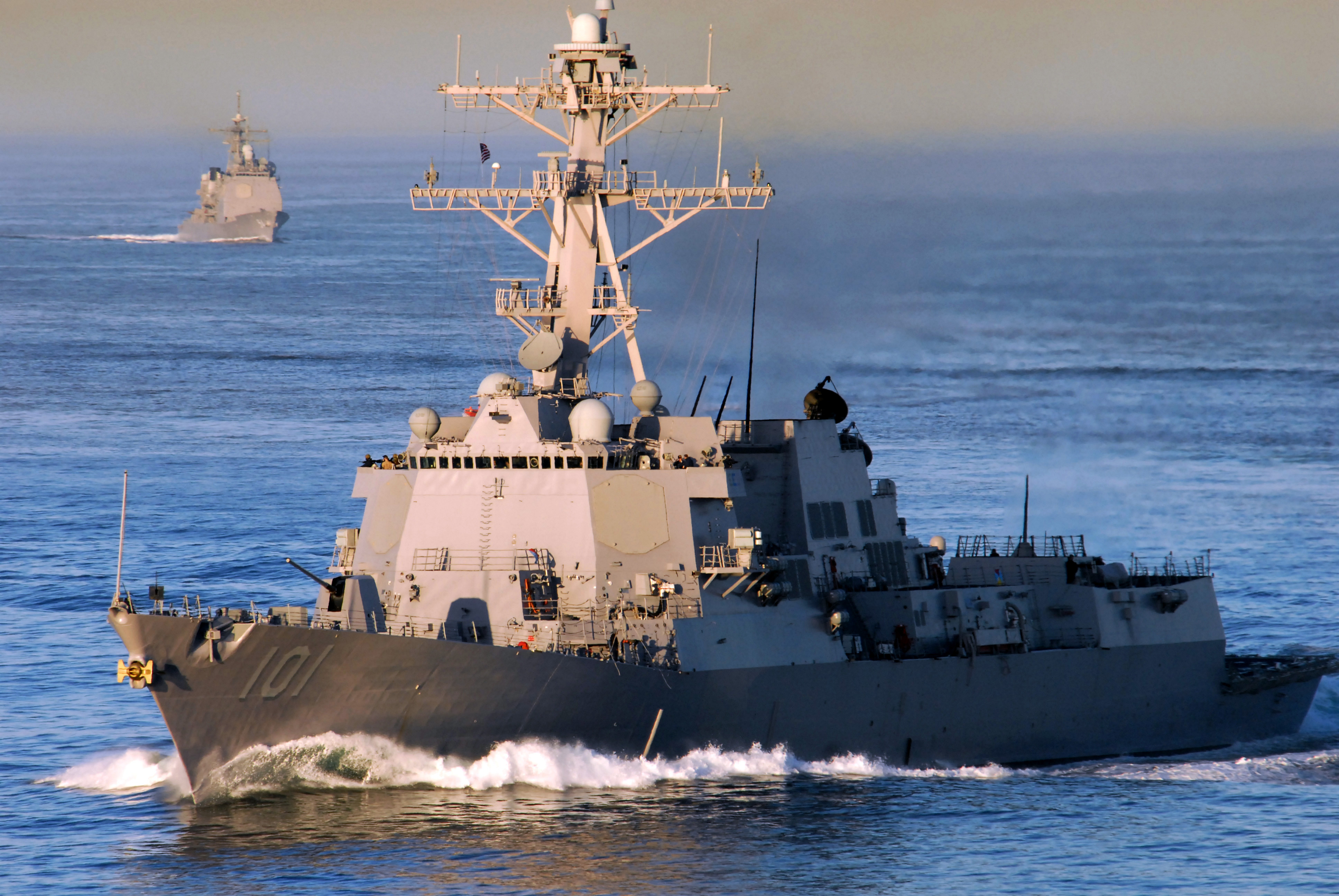 <p>Destroyers: Participate in all forms of warfare including air defense, undersea warfare, and surface combat<br></p>