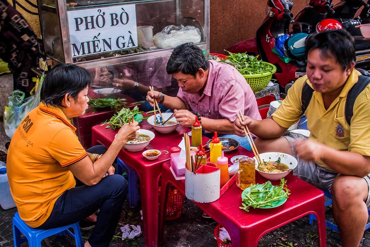 <p>thức ăn đường phố</p>
