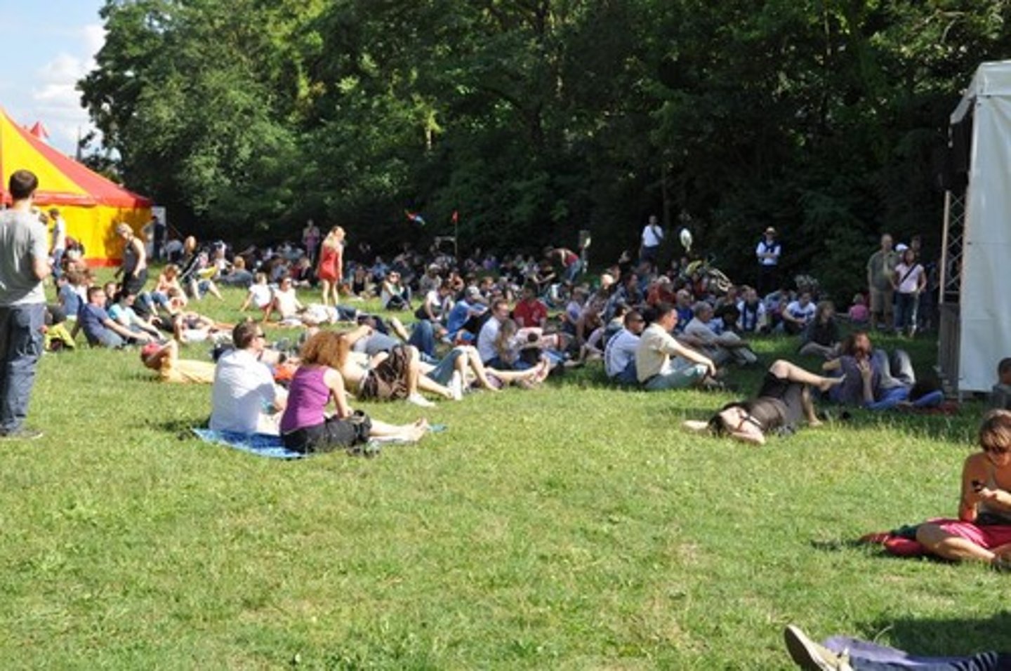 <p>outdoors, outside</p>