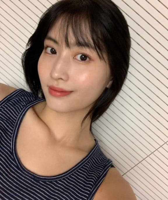 <p>miyeon sana momo</p>