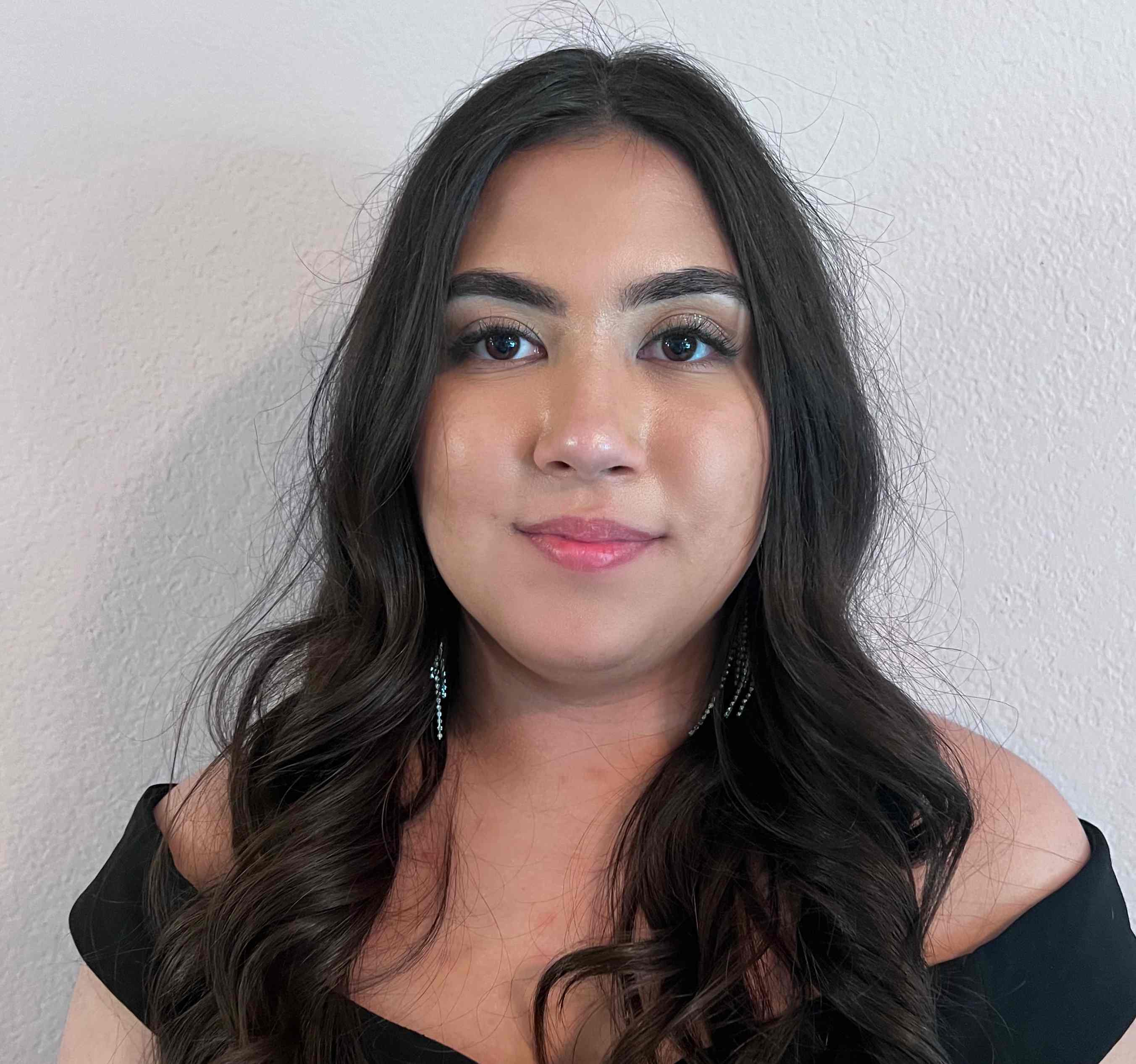 This New Student enjoys going to K-Pop concerts.