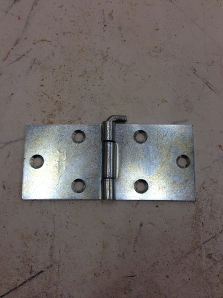 <p>Used to assemble and disassemble scenery quickly.</p><p>- The pin the hinge pivots on is removable</p>
