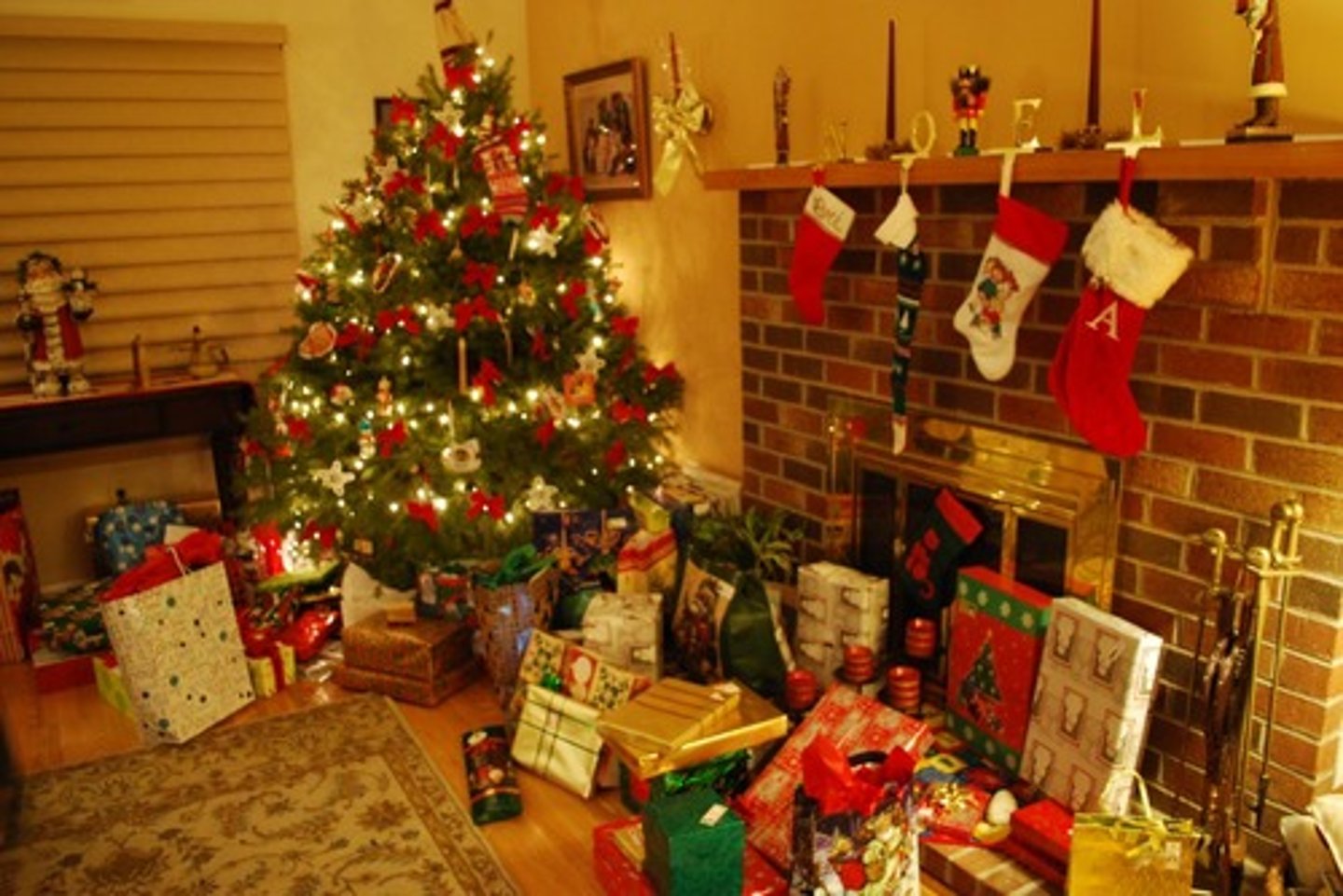 <p>shèng dàn jié - Christmas</p>