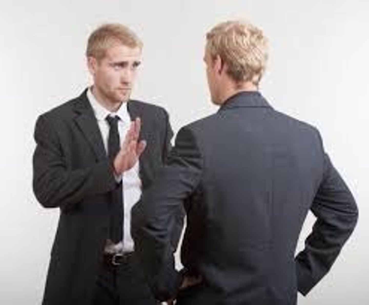 <p>expressing opinions or desires strongly and with confidence, so that people take notice</p><p>quyết đoán</p>