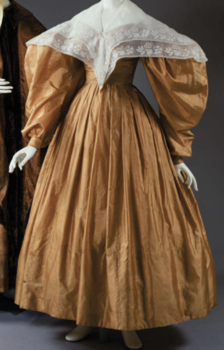 <p>Wide, cape-like collars that extended over the shoulders and down across the bosom</p>