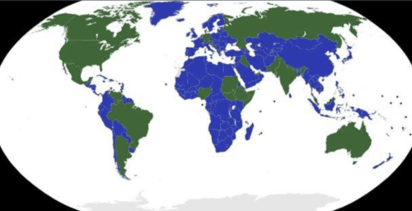 <p><strong>= sovereignty is shared between two or more levels of government, each has its own authority, independent powers and responsibilities</strong></p><p></p><p>Two levels:</p><p>a) Federal level (central government) </p><p>b) State level (smaller regional governments)</p><p></p><p><em>in illustration: green states</em></p>