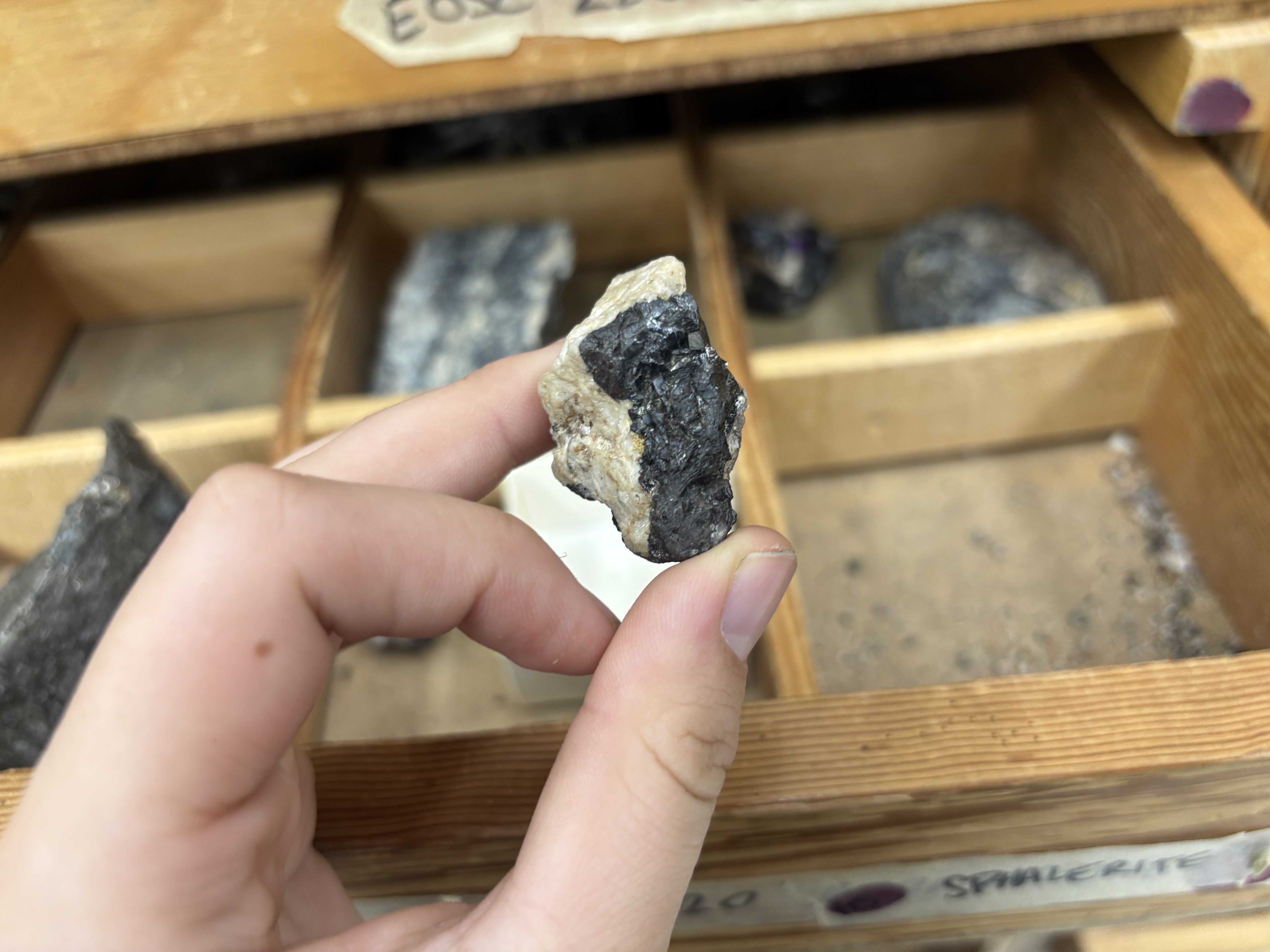 <p>Mineral, diagnosis</p>