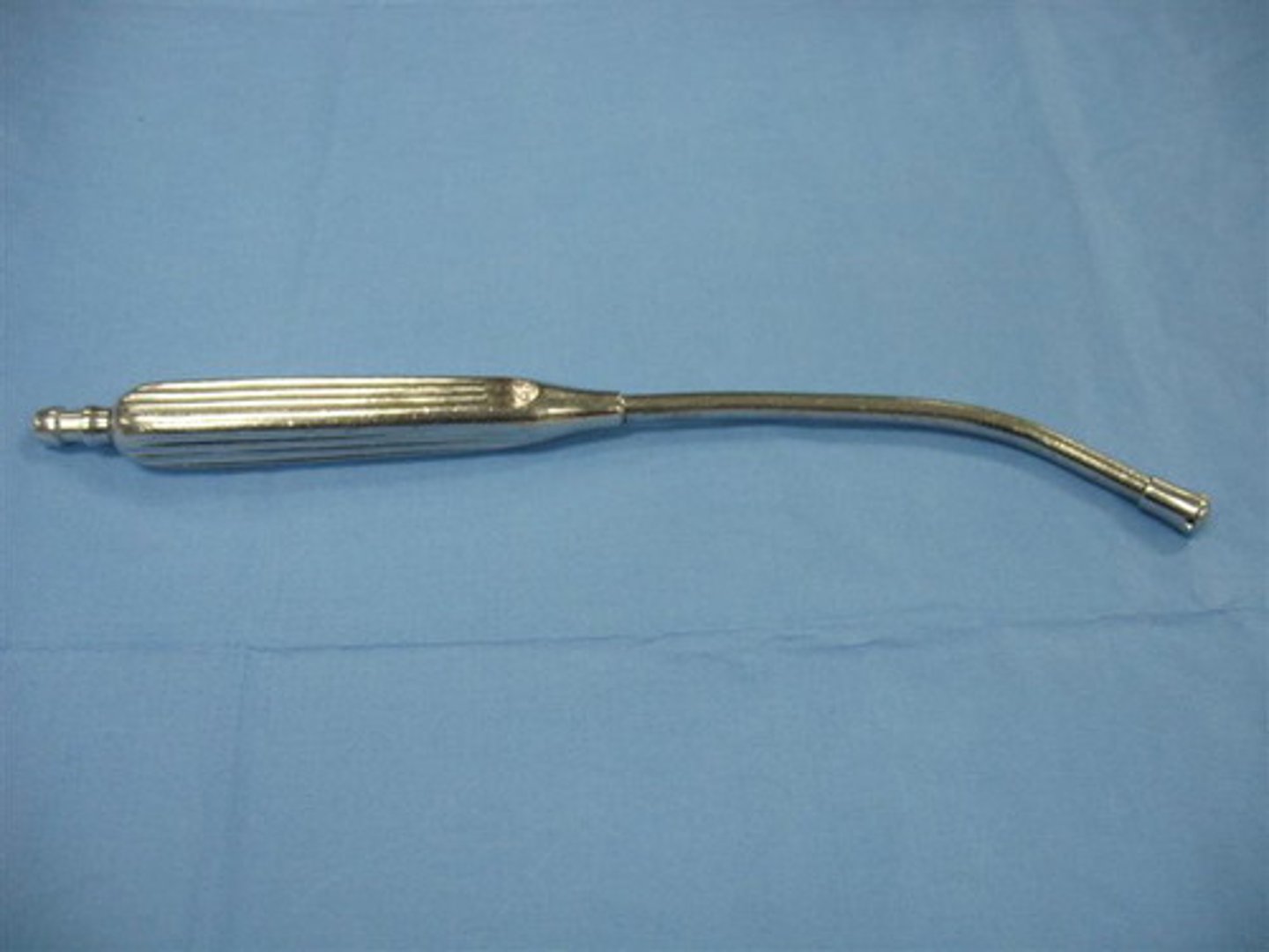 <p>used for suctioning and aspirating, hollow plastic or metal tube with grip handle and slightly bent shaft, that terminates with a bulbous tip and large opening.</p><p>*must be taken apart inside pan or else not sterile</p>