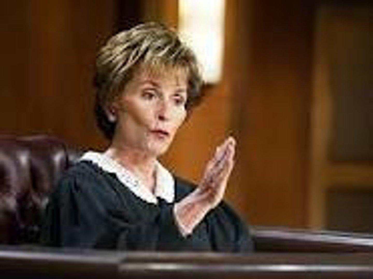 <p>to face chargers (court)</p>