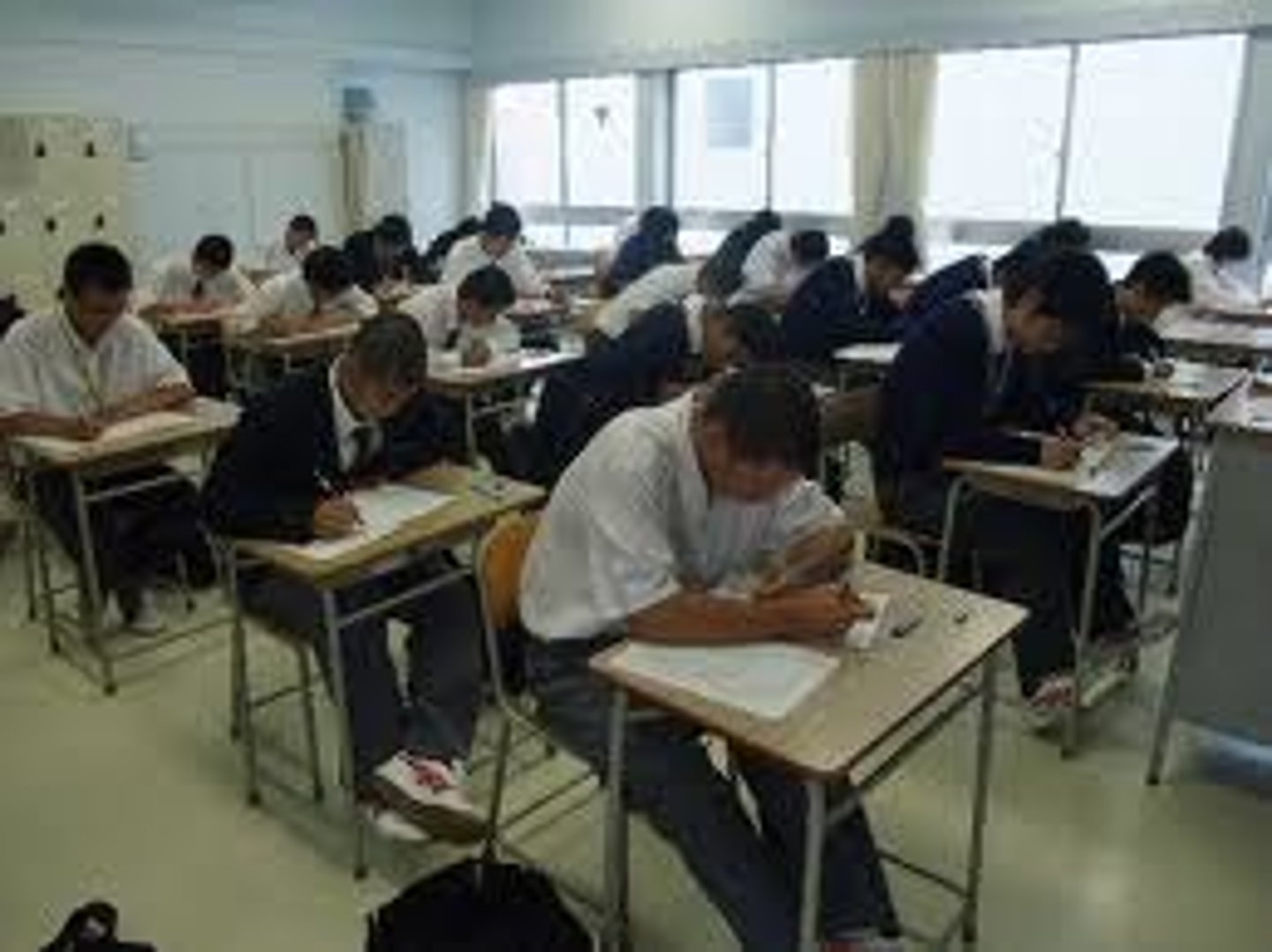 <p>うけます<br>to take (an exam/check up)</p>