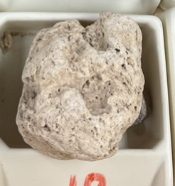 <p>Origin:extrusive&nbsp;</p><p>Texture: glassy&nbsp;</p><p>Color: felsic&nbsp;</p><p>Cooling rate: fast&nbsp;</p><p>Special: dusty&nbsp;</p>