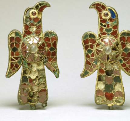 <p>Decorative pins that fastens the chlamys on the shoulder.</p><p>Display of Visigothic identity, art and metalwork.</p>