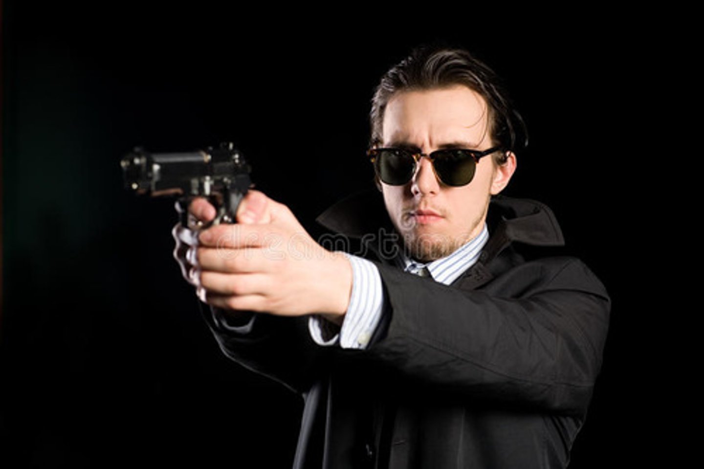 <p>phát động, kích hoạt</p>