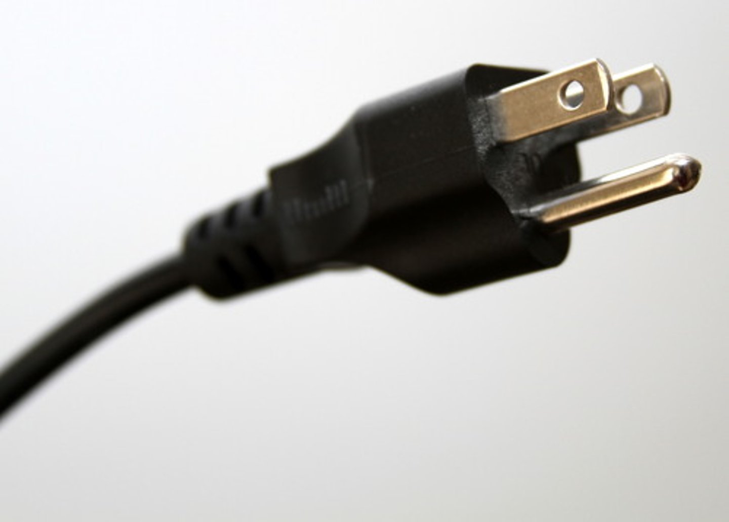 <p>Connects a device to a power socket</p>