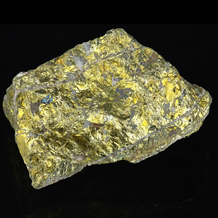 <p>gold, magnetic</p>