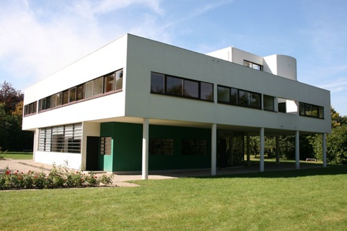 <p>Horizontal band of windows</p>