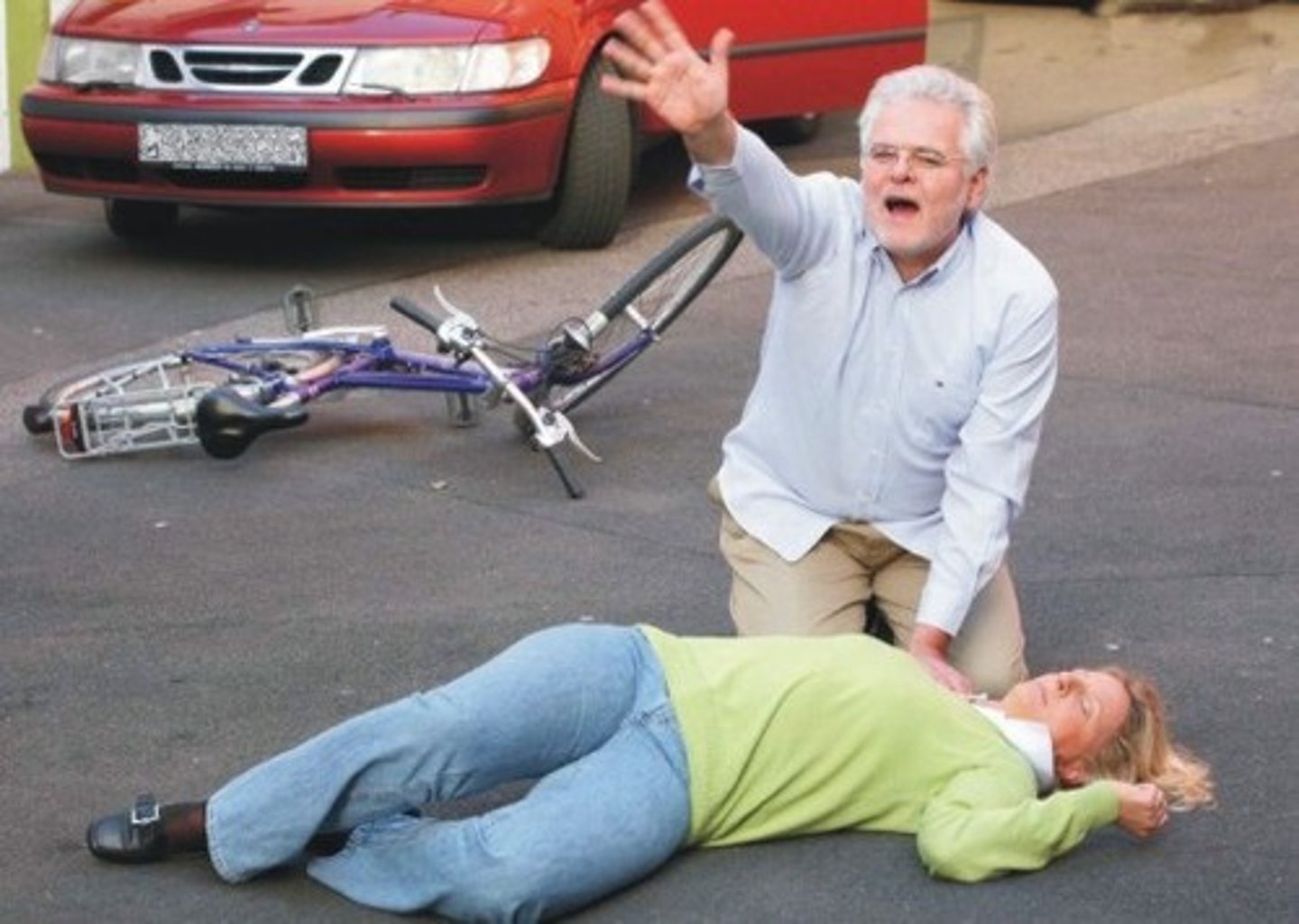 <p>help, assistance</p>