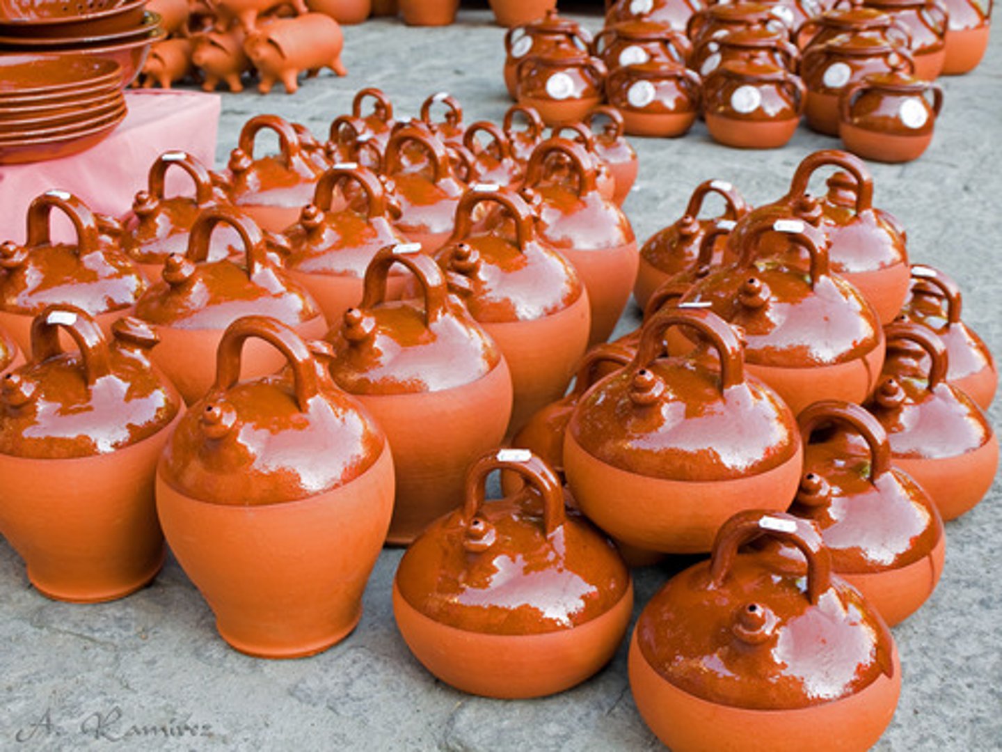 <p>(n): đồ gốm</p>