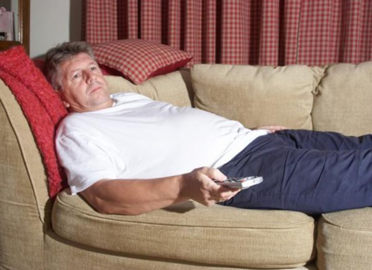 <p>(adj): ủy mị, ít vận động</p>