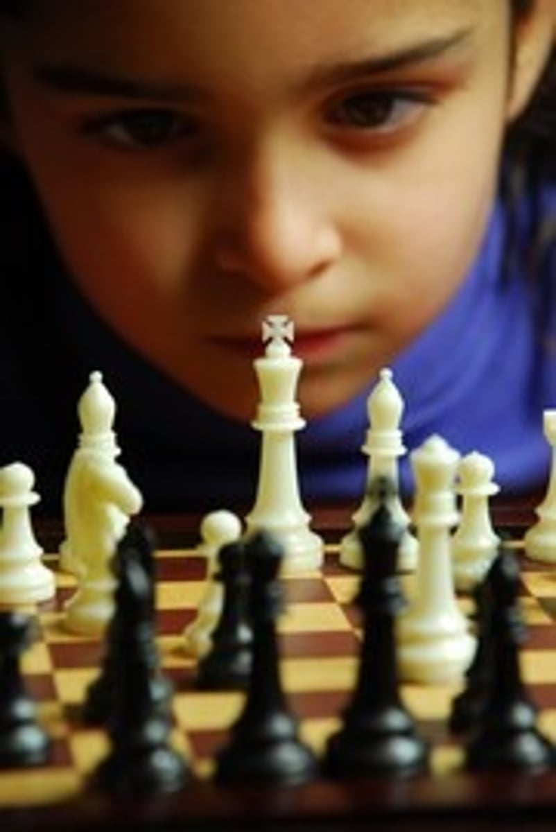 <p>to give all your attention to something and not think about anything else</p>