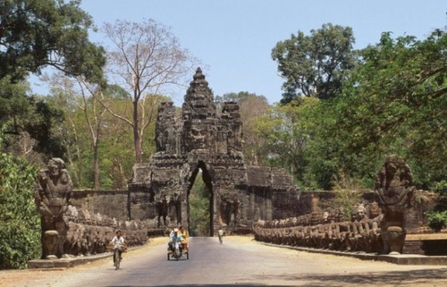 <p>Date: late 12th-early 13th c.Creator: Jayavarman VIILocation: AngkorMedium: StoneKey Facts: Walled city; monumental gates; state capital</p>