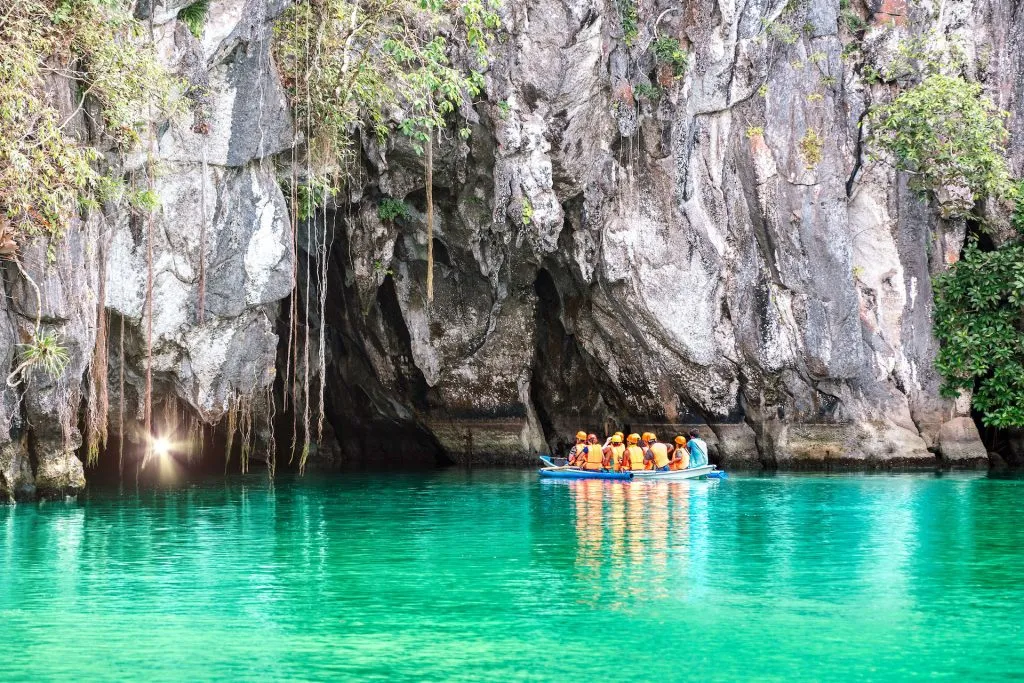 <p><span style="color: rgb(0, 0, 0)">UNESCO World Heritage Site New 7 Wonders of Nature.<br></span><br><span style="color: rgb(0, 0, 0)">Features a spectacular limestone or karst landscape with one of the most complex cave systems.</span><br><span style="color: rgb(0, 0, 0)"><br>The world's longest underground river system accessible to man.</span></p>