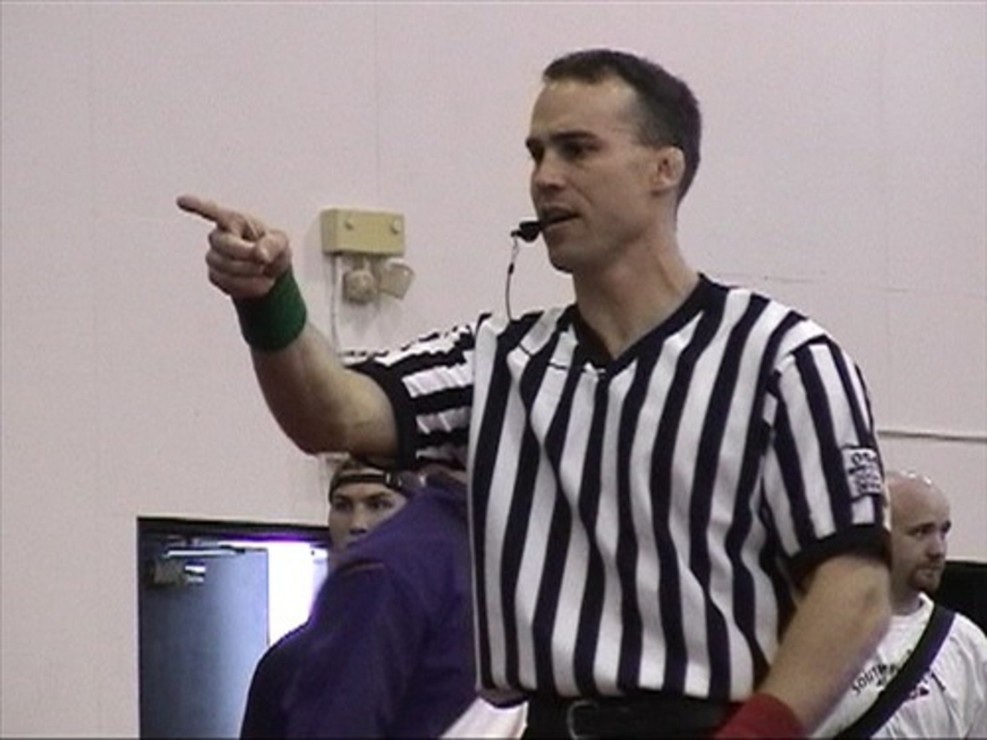 <p>referee</p>