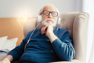 <p>5. Вчера вечером он {<span style="color: red;"><strong><span>пришёл} </span></strong></span>домой очень поздно. Он {<span style="color: red;"><strong><span>принял} (have) </span></strong></span>ванну и потом {<span style="color: red;"><strong><span>лёг} </span></strong></span>спать.</p>