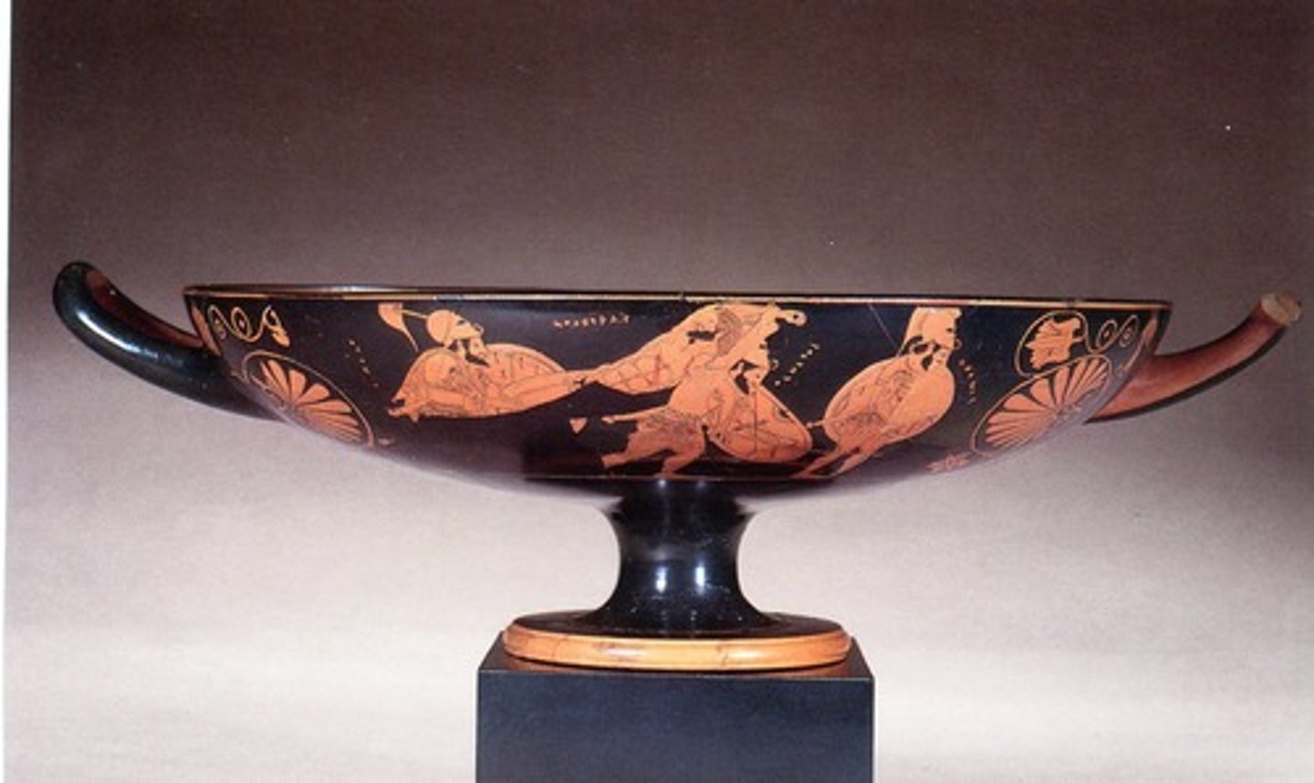 <p>A shallow bowl with horizontal handle extension. Used for wine cups</p>