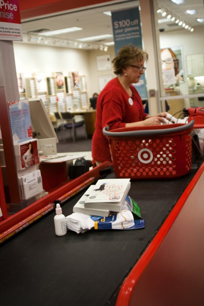 <p>/prəˈsid/ Tiến hành , tiếp diễn</p>