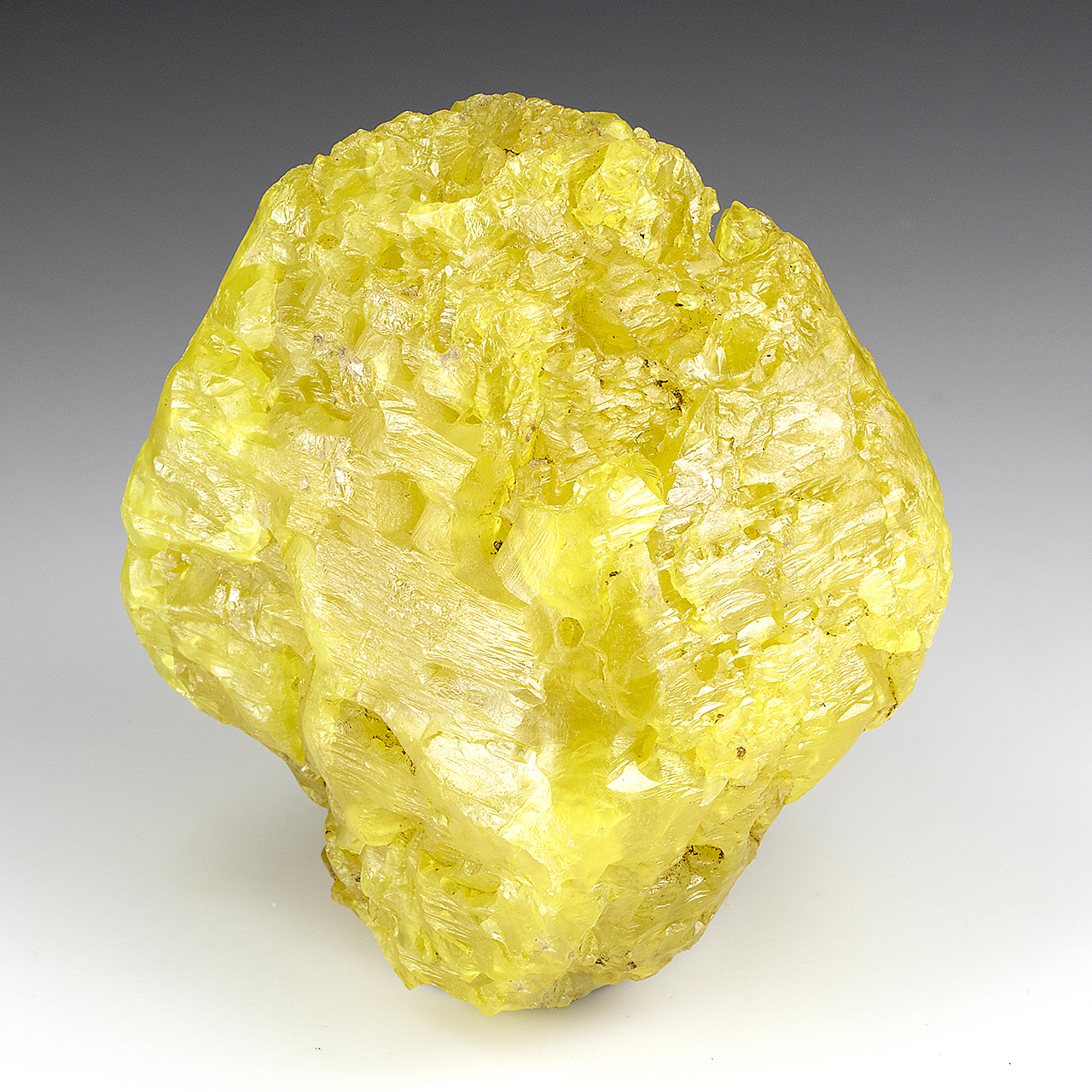 <p>Yellow, smells like eggs,</p><p>no cleavage</p>