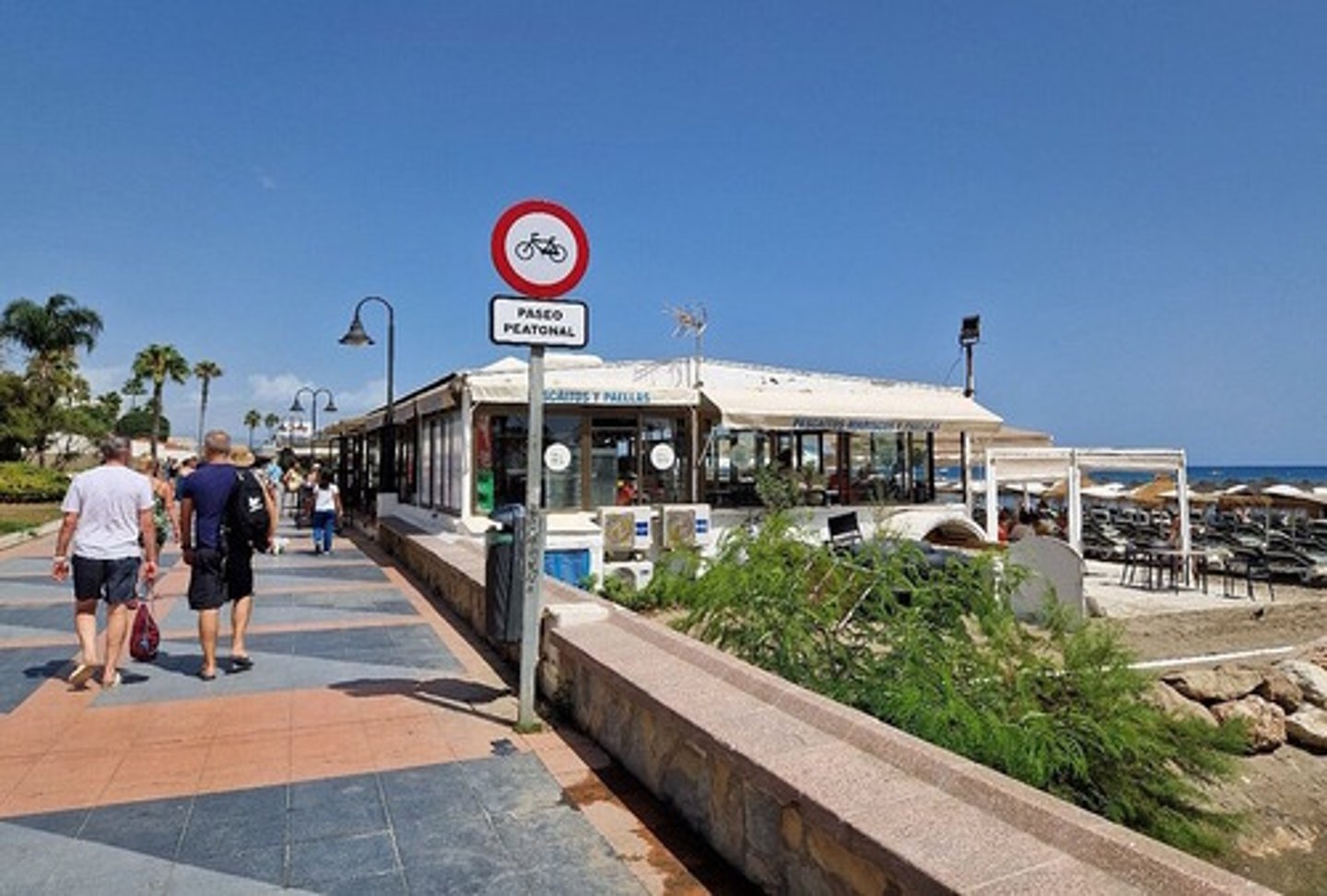 <p>beach bar, restaurant</p>