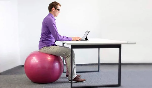 <p>Wat zijn de ergonomische voordelen van de zitbal?</p>